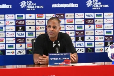 Kluivert Ungkap Alasan Pemilihan Pemain Lokal di Laga Indonesia Vs China