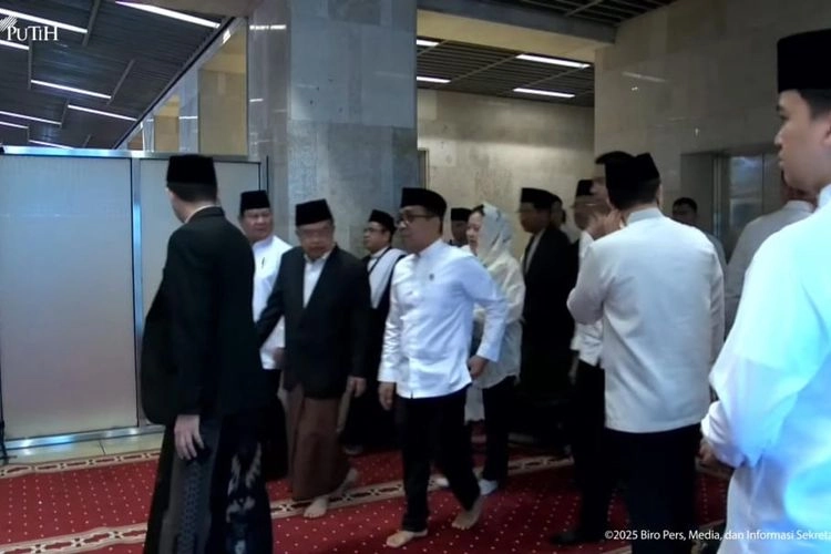 Prabowo Shalat Idul Adha di Masjid Istiqlal Bareng JK hingga Puan