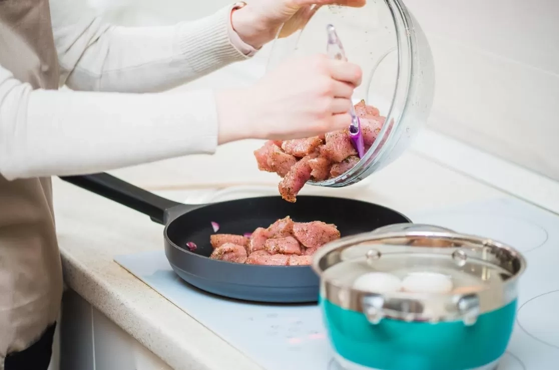 Tips Menghilangkan Aroma Daging Kambing Ala Chef Devina Hermawan, Simak!