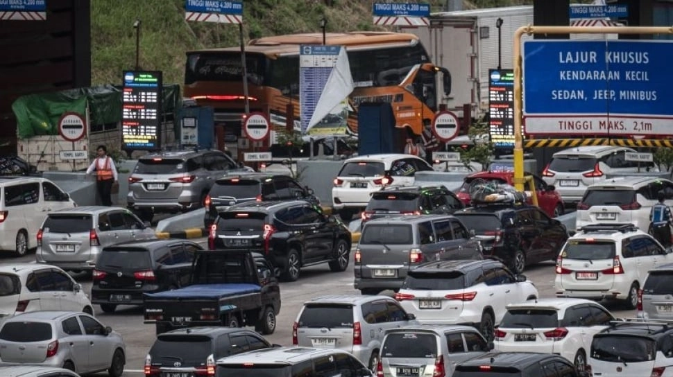 Diskon Tarif Mulai Berlaku, Kendaraan di Jalan Tol Mulai Padat