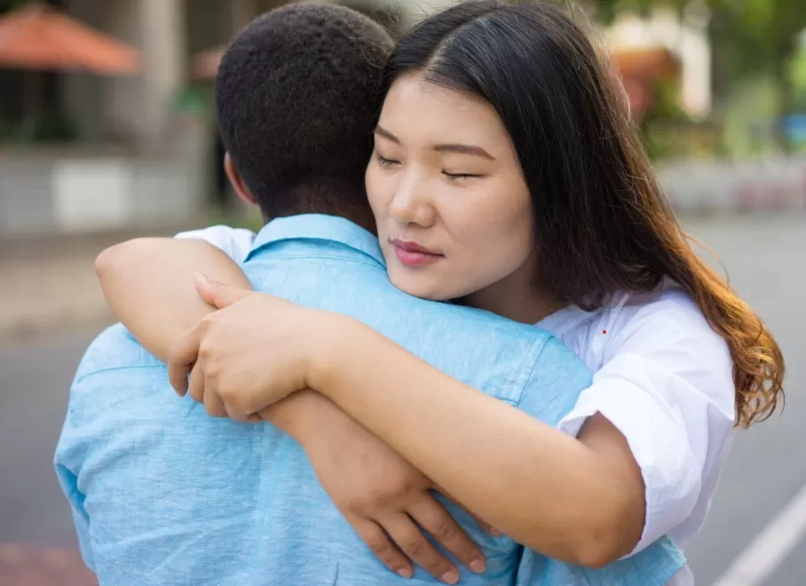 6 Manfaat Dahsyat dari Cuddling: Rahasia Memperkuat Hubungan, Kurangi Stres, dan Jaga Kesehatan Tubuh