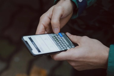 Mengapa Pusing dan Mual saat Menggunakan HP di Mobil?