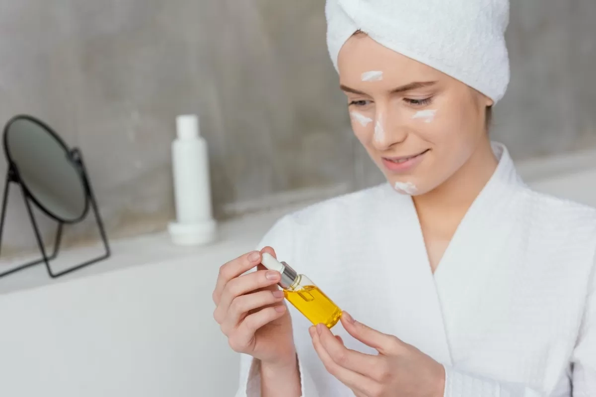 6 Manfaat Rosehip Oil untuk Kulit dan Cara Menggunakannya, Bisa Ratakan Warna Kulit dan Cegah Penuaan Dini!
