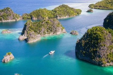Misteri Kapal Diduga Pengangkut Nikel Raja Ampat Bernama JKW dan Iriana