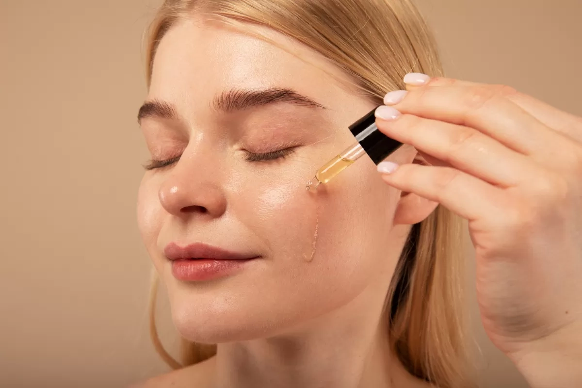 9 Cara Pakai Retinol untuk Pemula, Bahan Aktif Ampuh untuk Kulit Cerah, Glowing, dan Bebas Iritasi