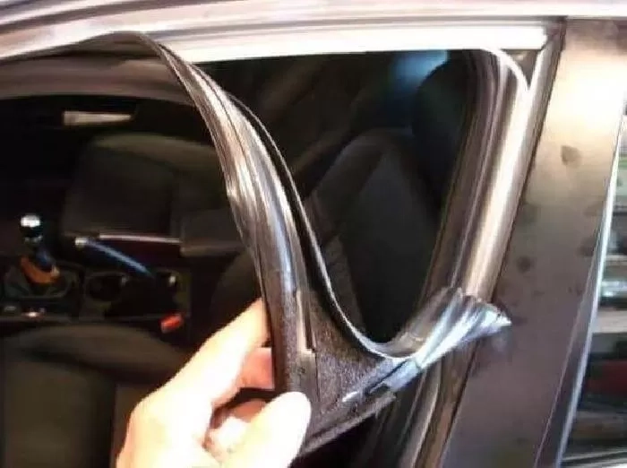 Musim Hujan Jangan Lupa Periksa Karet Mobil Anda