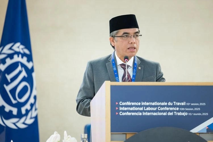 Menaker Yassierli: Dunia Kerja Harus Lebih Adil dan Melindungi Semua Pekerja