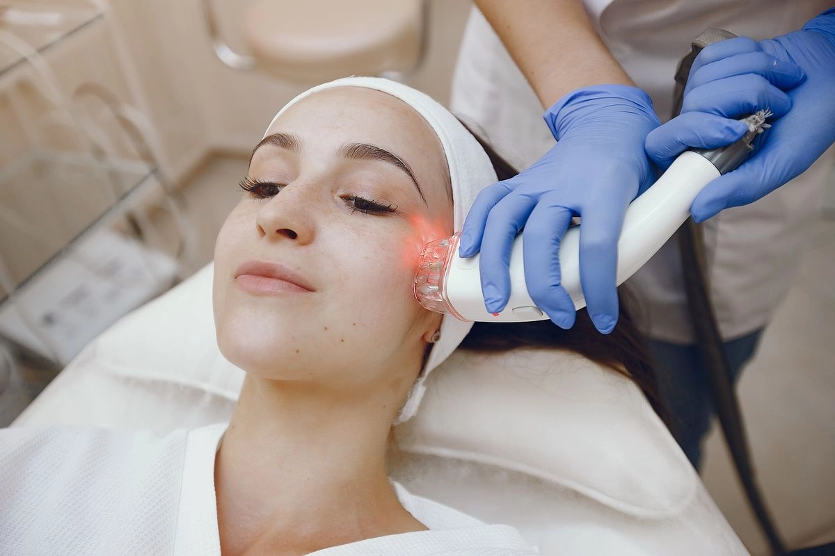 Mengenal Hifu Treatment di Eva Mulia Clinic, Perawatan Pengencang Kulit Wajah