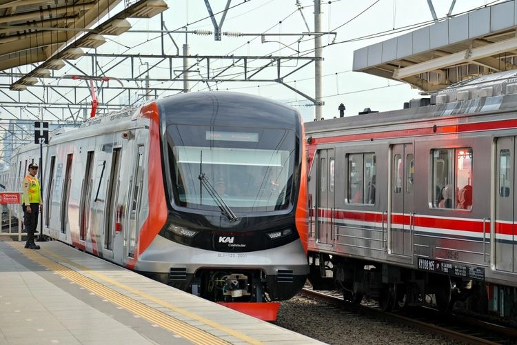 Panduan Naik KRL Baru CLI-125: Jadwal, Daftar Stasiun, dan Tipsnya