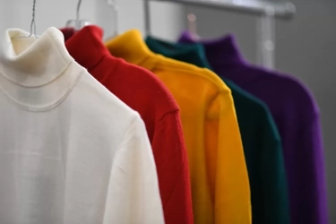7 Kombinasi Warna Outfit yang Perlu Dihindari Menurut Stylist, Bisa Rusak Estetika Penampilan Kamu!