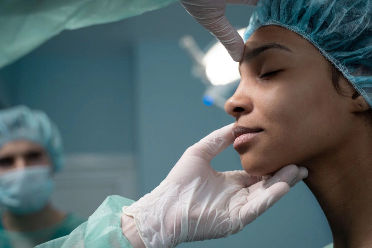 Berapa Usia Minimal Operasi Plastik? Ini Kata Dokter