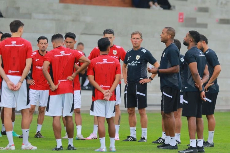 Timnas Indonesia Tatap Ronde 4, Kluivert Belum Butuhkan Staf Pelatih Baru