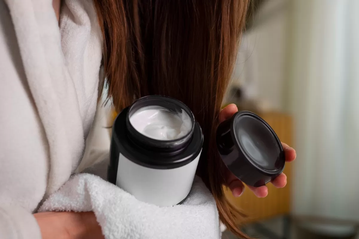 6 Langkah Cara Pakai Hair Mask yang Efektif, Bikin Rambut Kering dan Rapuh Jadi Berkilau Menawan