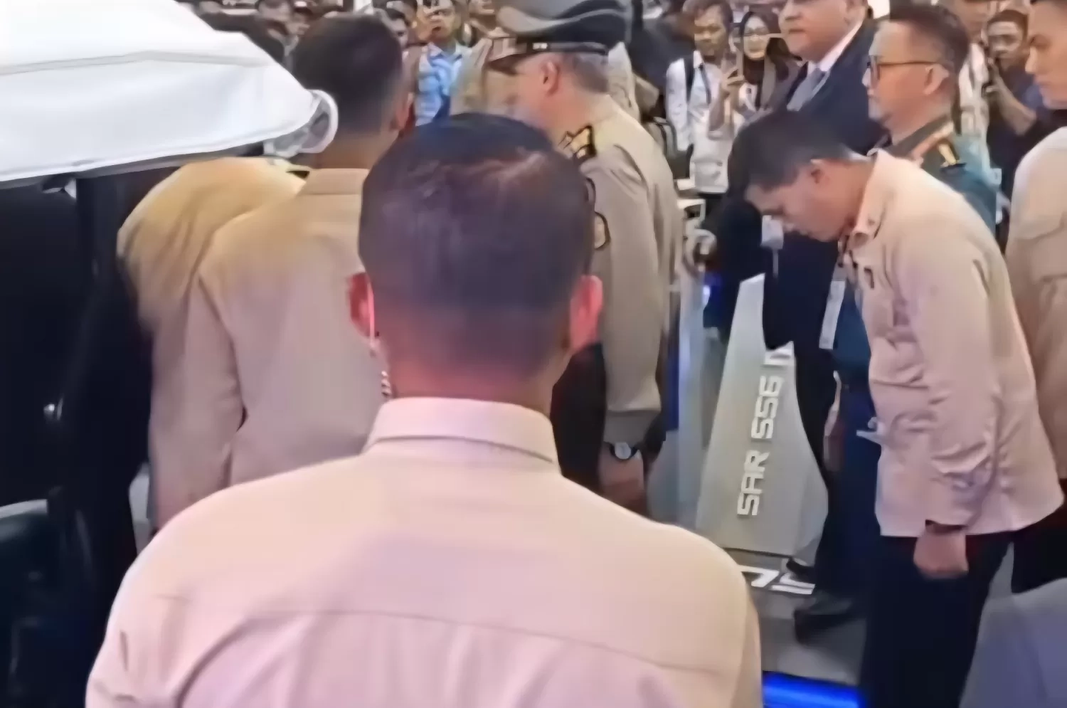 Detik-Detik Presiden Prabowo Tegur Paspampres di Sela Pembukaan Indo Defence 2024, Viral di Media Sosial