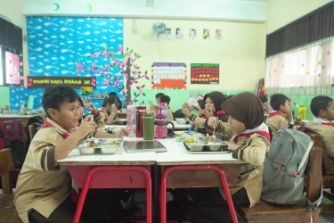 Tak Ingin MBG Bernasib Seperti Dugaan Korupsi Laptop Chromebook, DPR Alokasikan Rp 217 Triliun untuk BGN
