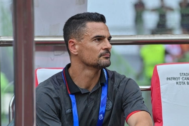 Carlos Pena Resmi Jadi Pelatih Persita Tangerang