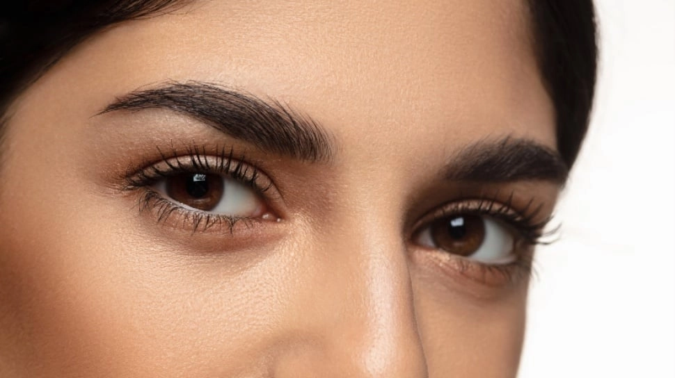 5 Rekomendasi Serum Bulu Mata Terbaik untuk Memanjangkan dan Menebalkan