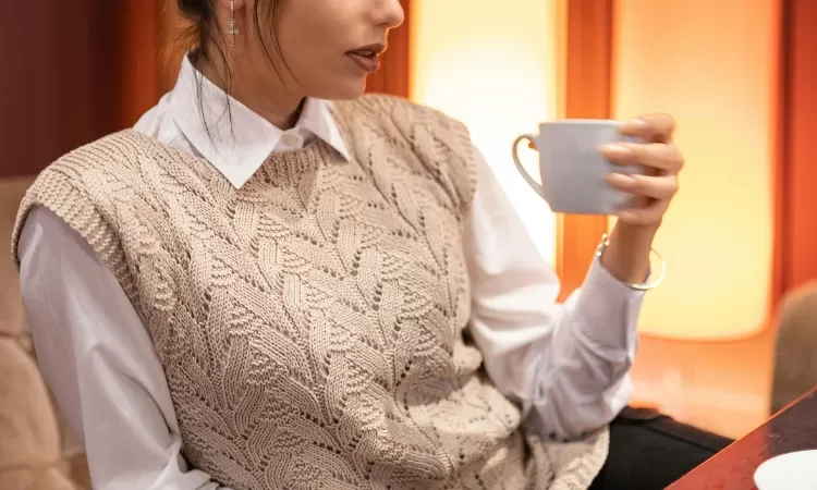 13 Outfit Gemas untuk Ngedate di Kafe, Bikin Gebetan Tidak Mau Berpaling Saat First Date