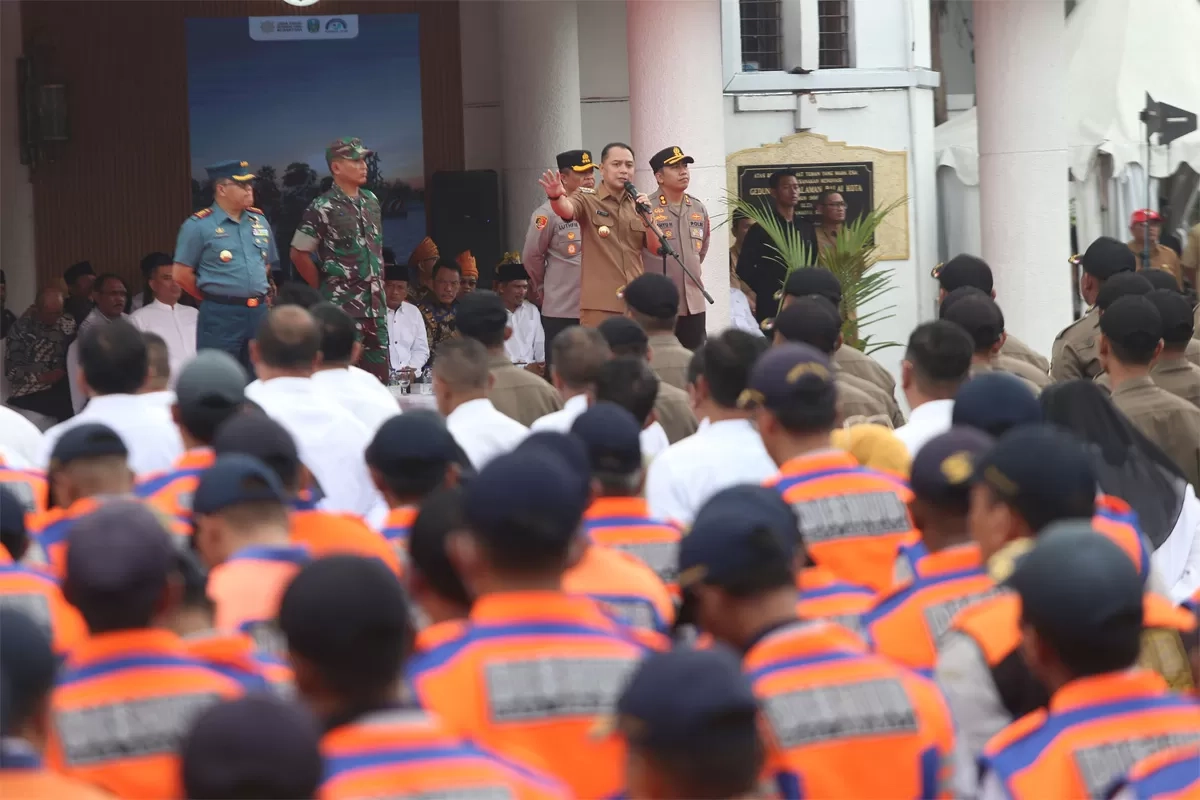 Surabaya Tertibkan Izin Parkir Toko Swalayan, Wali Kota Eri: Untuk Lindungi Konsumen dan Pengusaha