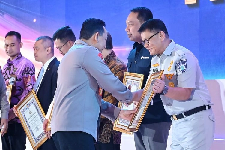 Dukung Kelancaran Operasi Ketupat 2025, Jasa Raharja Terima Penghargaan dari Kapolri