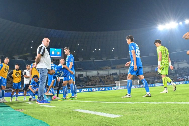 Eksodus Pemain Persib, Kata Bojan Hodak Usai Separuh Kekuatan Hilang