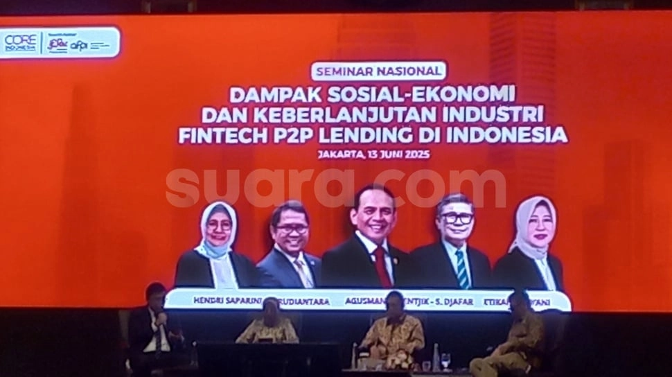 Riset CORE Indonesia: Pinjol Bisa Kurangi Stres Jika Untuk Usaha