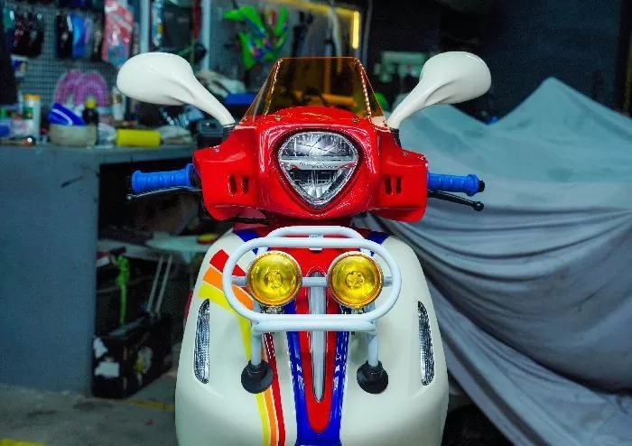 Tampilan Grand Filano Hybrid Racikan Maison Moto Bergaya Vintage Rally
