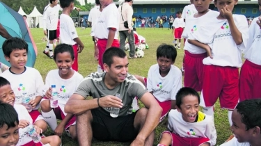 Giovanni van Bronckhorst: Sepak Bola Indonesia Sedang Bangkit