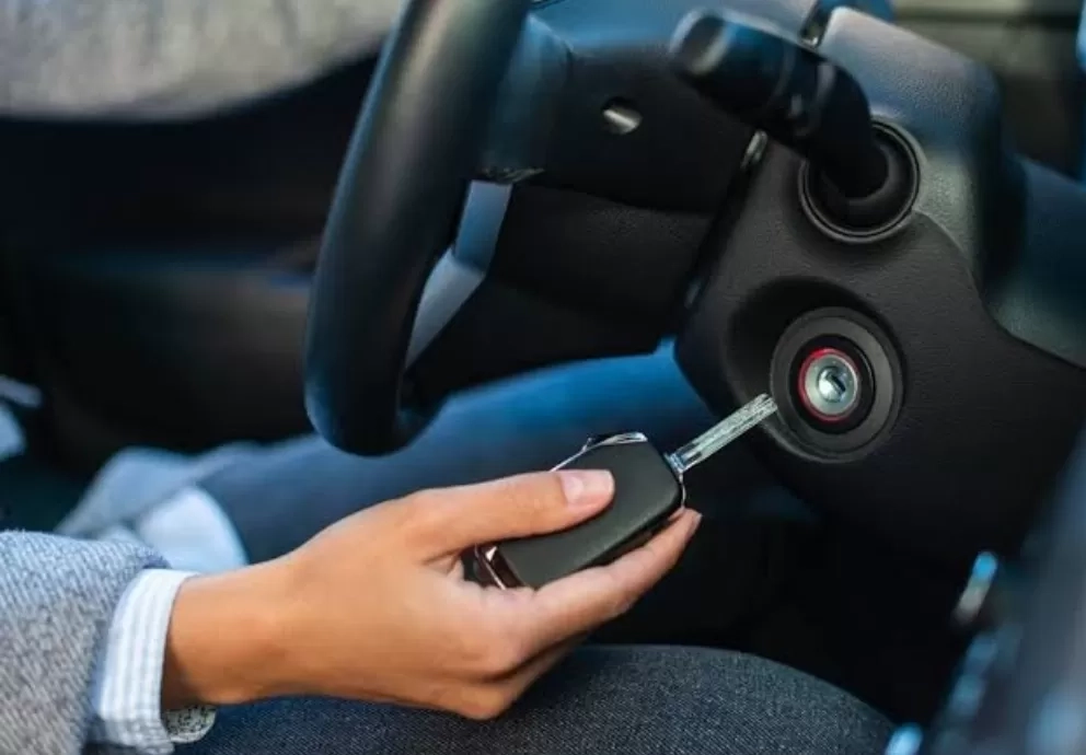 4 Dampak Negatif Memanaskan Mobil Terlalu Lama