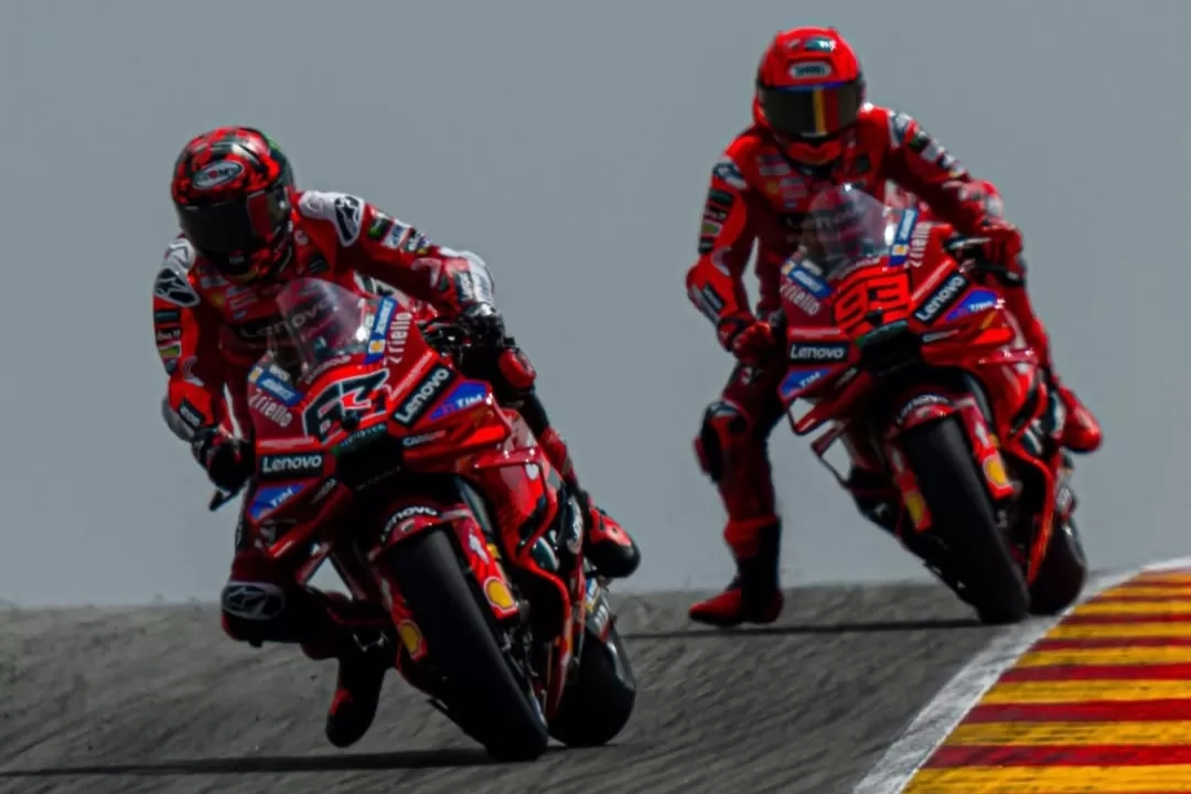 Beda Reaksi Dua Rider Ducati Lenovo Usai Tes Aragon: Pecco Bagnaia Full Senyum, Marc Marquez Terheran-heran