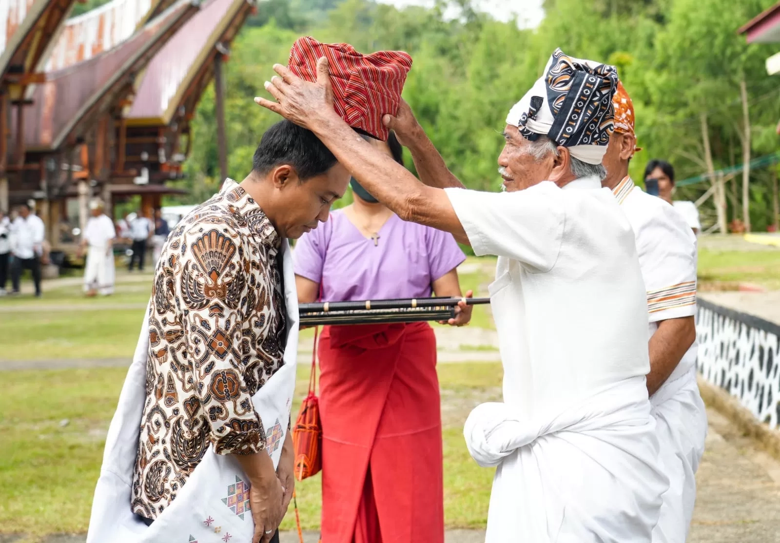 Kementerian Kehutanan Serahkan Hutan untuk Masyarakat Toraja, Menhut Terima Gelar Adat Bala Padang Kambuno Langi