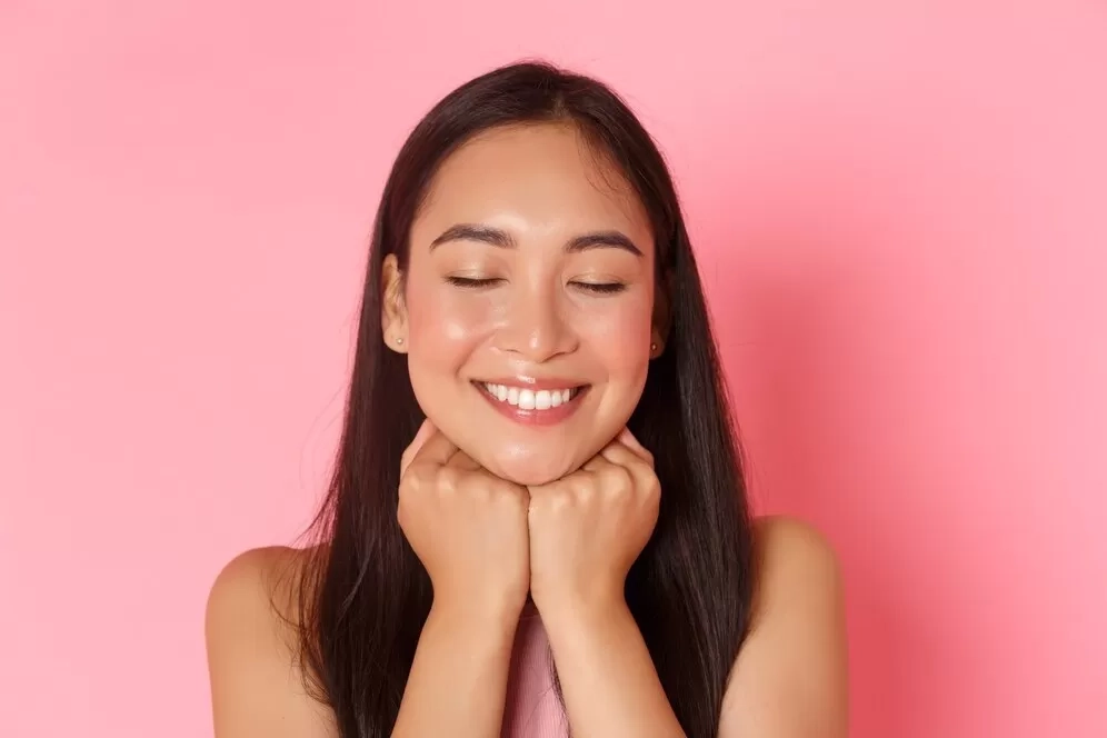 Ingin Tetap Glowing Meski Tanpa Makeup? Coba Lakukan 9 Cara Ini agar Kulit Bersinar dengan Alami