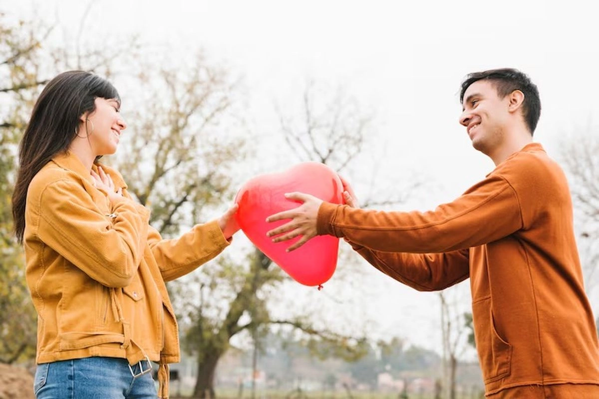 7 Zodiak yang Lebih Suka Mendekati daripada Didekati, Ada Aries