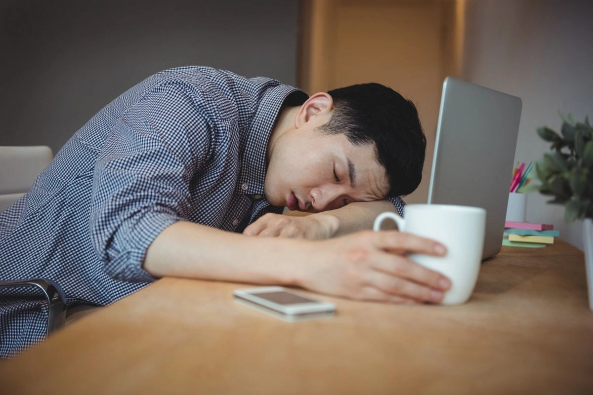 Hindari Langsung Tidur Setelah Pulang Kerja, Bisa Bikin Stres Menumpuk