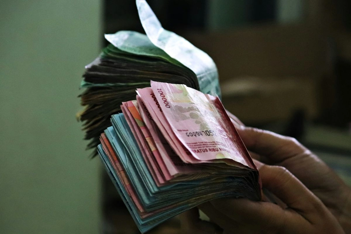 Rupiah Lanjutkan Tren Melemah, Simak Daftar Kurs Rupiah 5 Bank Besar di Indonesia