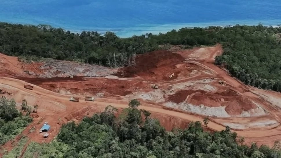 Dampak Penambangan Nikel di Pulau Kecil: Lingkungan Rusak, Warga Terancam