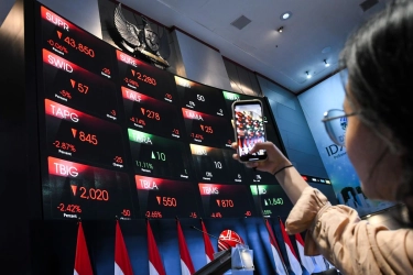 IHSG Menguat di Awal Sesi, Kurs Rupiah Lanjutkan Tren Melemah