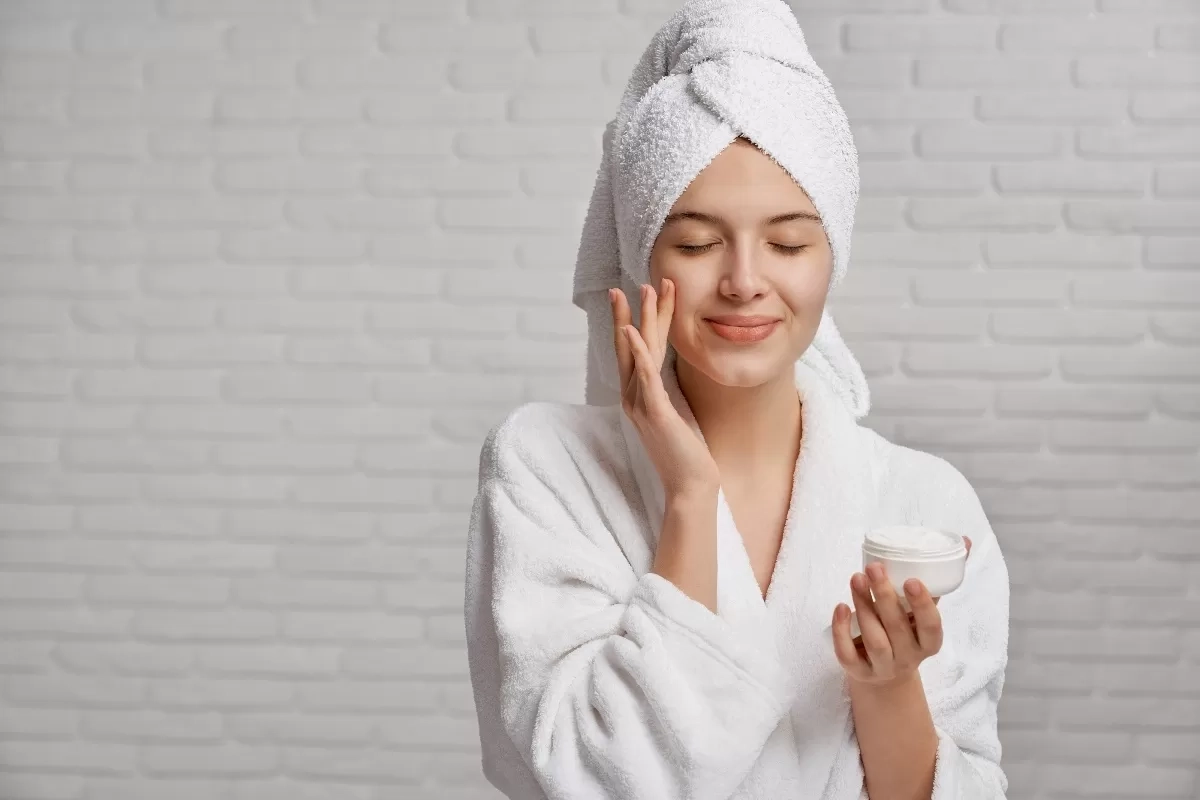Fungsi Ceramide Untuk Kondisi Kulit Wajah Terpapar Panas, Debu dan Polusi Di Luar Rumah