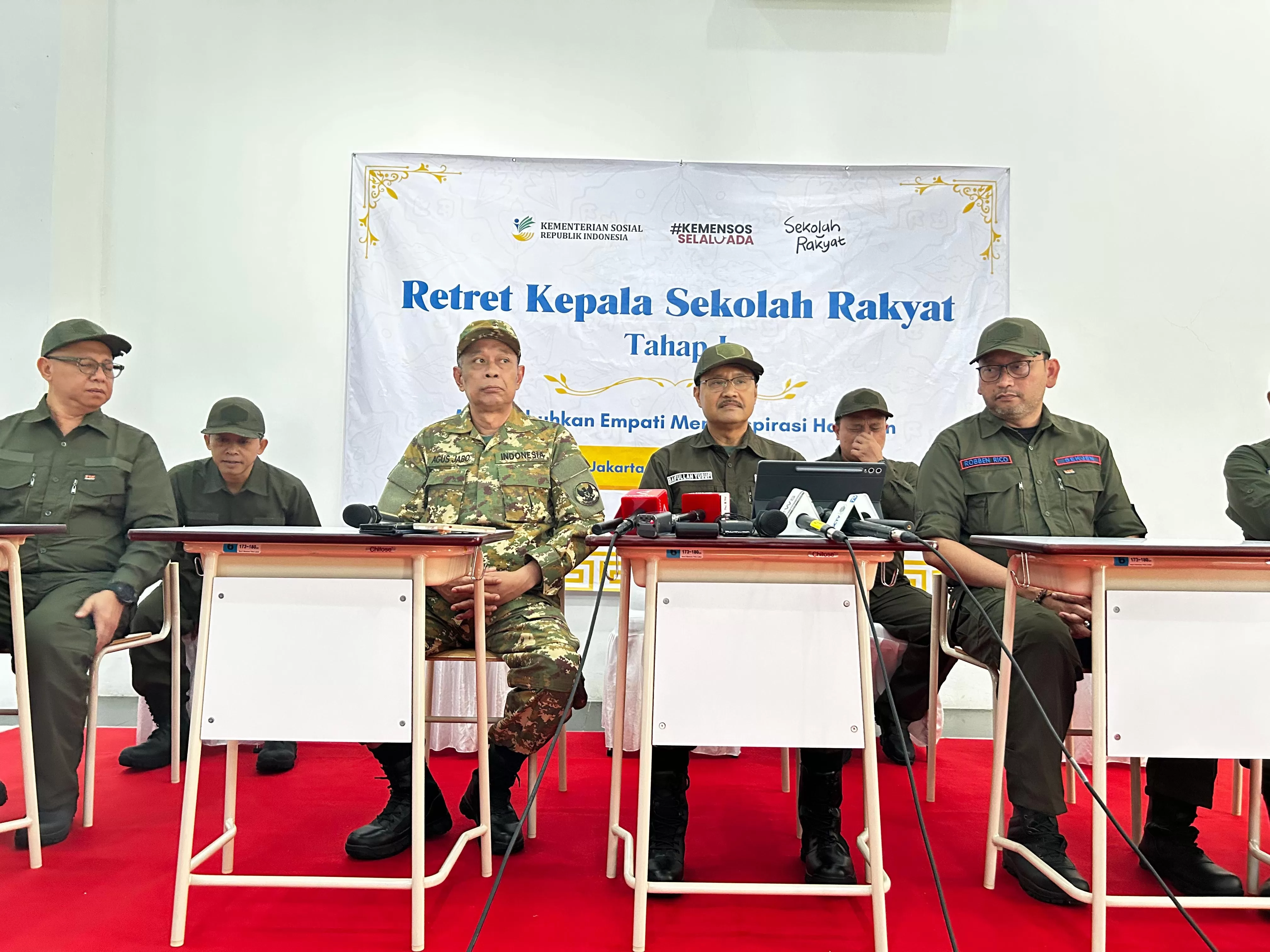 Gandeng TNI Isi Materi Kedisiplinan, Puluhan Kepala Sekolah Rakyat Jalani Retret, Kompak Kenakan PDL