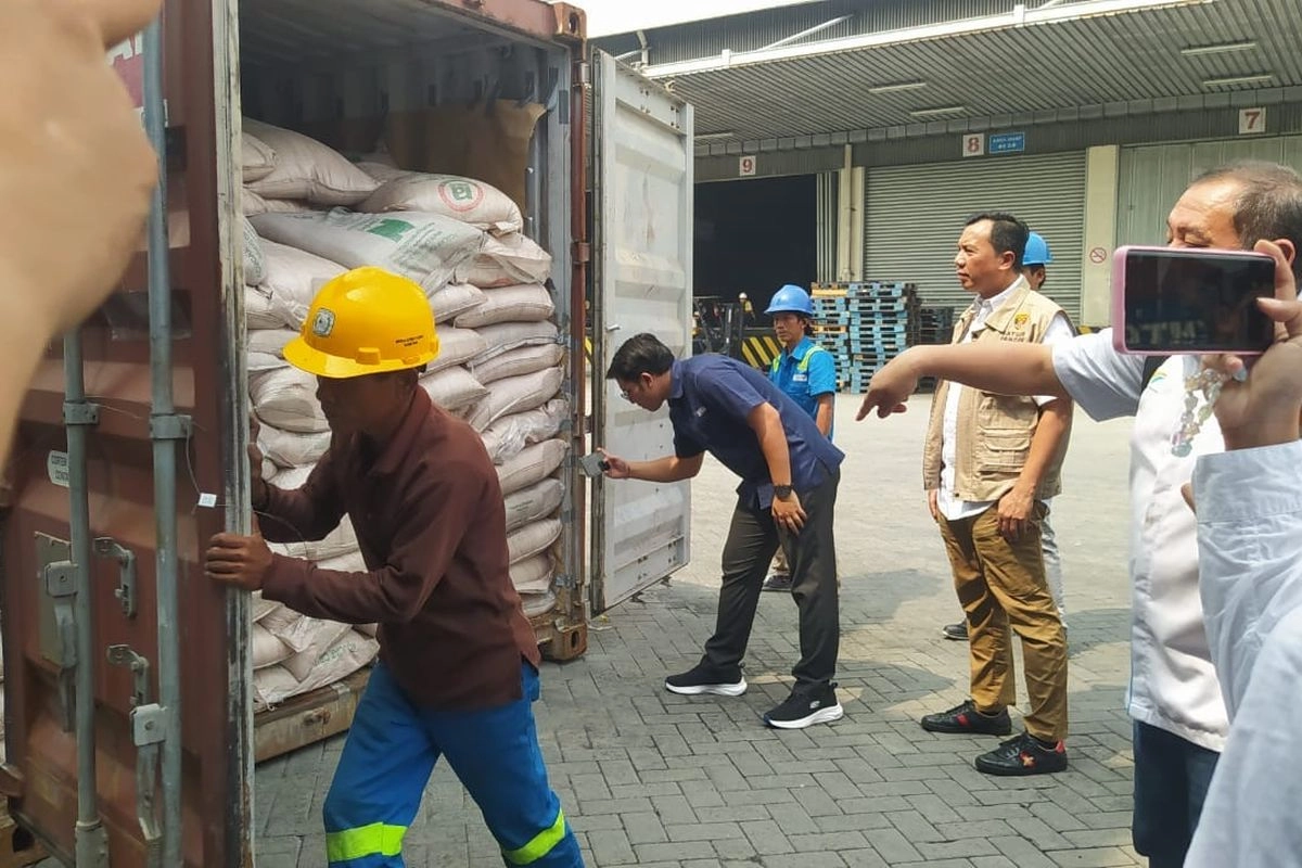 Bapanas Lapor Dugaan Rembesan Gula Rafinasi ke Satgas Pangan