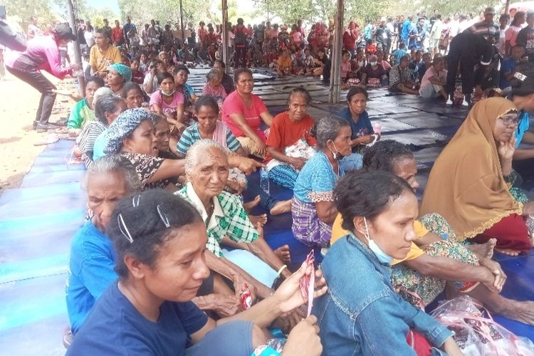 Erupsi Gunung Lewotobi, Kemensos Pastikan Logistik dan Dapur Umum Siap Layani Pengungsi