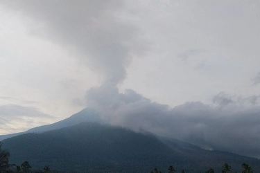 Gunung Lewotobi Laki-laki Erupsi, Bandara Ngurah Rai Bali Masih Beroperasi Normal