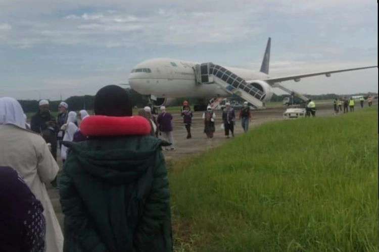 Jemaah Haji Tak Diberi Tahu soal Ancaman Bom, Apa yang Sebenarnya Terjadi di Pesawat?