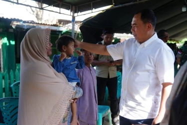 Temui Keluarga Serka Seger Mulyana yang Gugur Ditembak OPM, Pangdam Cenderawasih: Keluarga Prajurit Ksatria Pelindung Rakyat Ikut Berduka