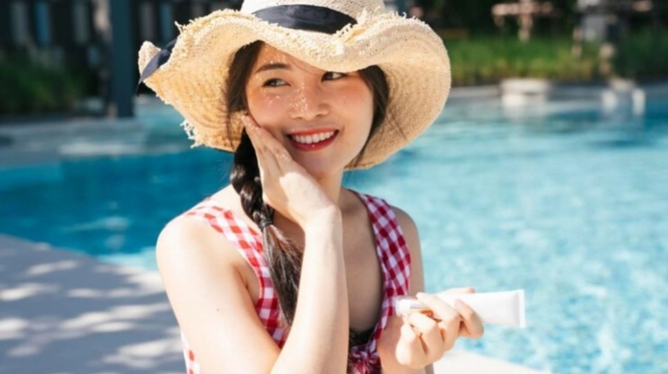 3 Sunscreen SPF 50+++ Terbaik yang Bikin Wajah Glowing dan Putih Tapi Tekstur Ringan