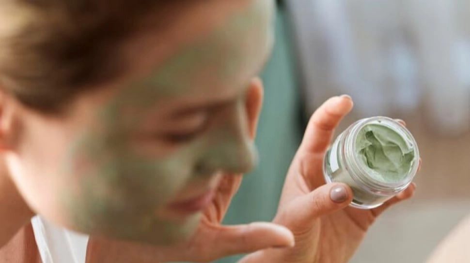 7 Rekomendasi Masker Mugwort Terbaik, Atasi Jerawat dan Bruntusan Tanpa Bikin Kantong Bolong