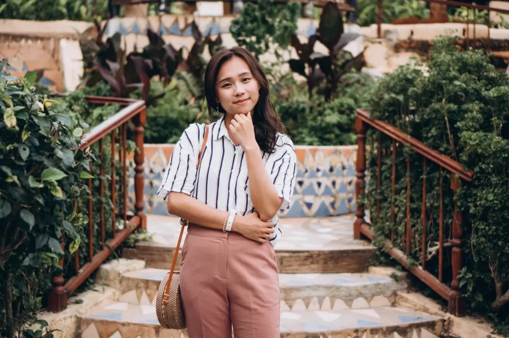 Inilah Sifat-sifat Unik dari Individu yang Tak Pernah Perlihatkan Gigi Saat Tersenyum di Foto
