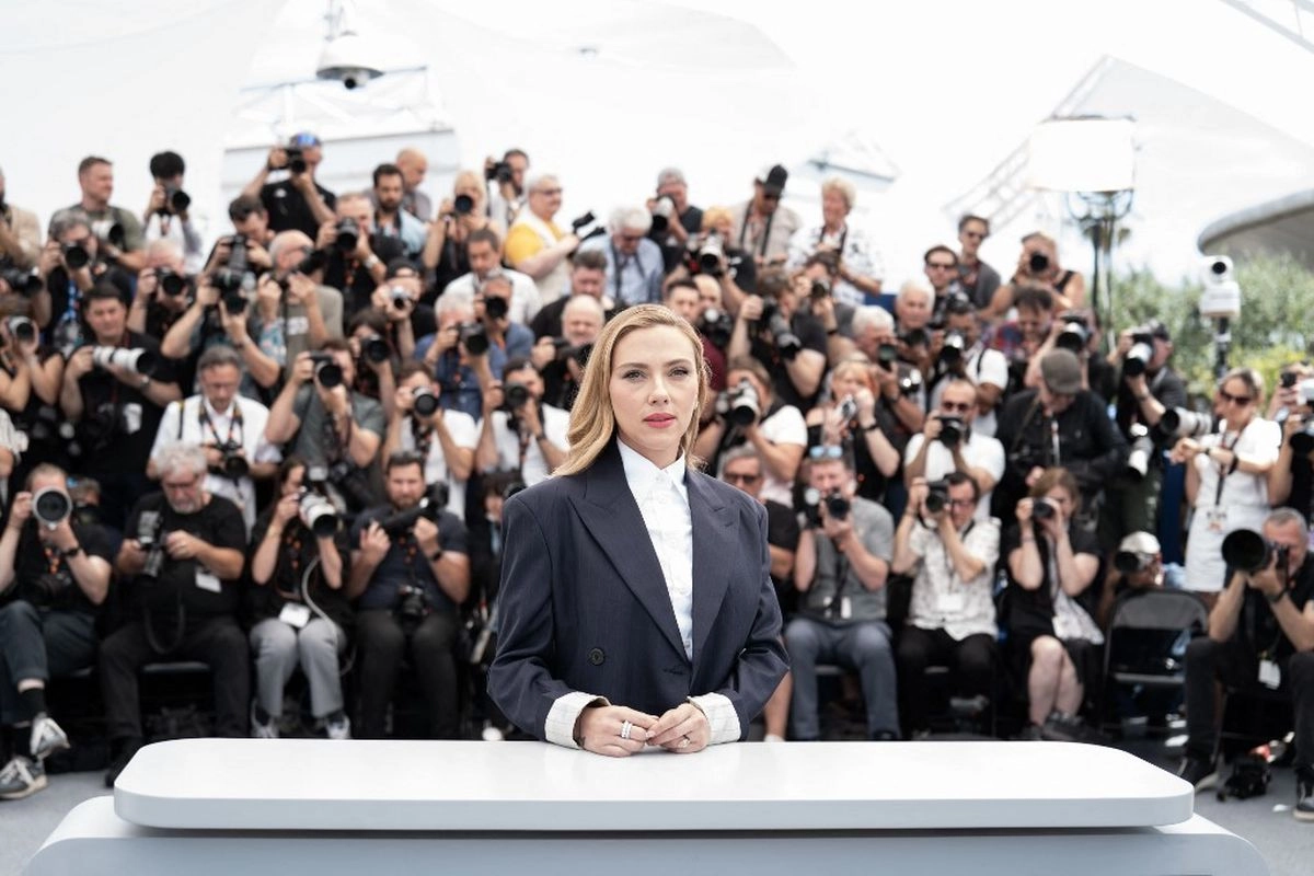 Gaya Scarlett Johansson Saat Premiere Jurassic World Rebirth, Pakai Gaun Motif Reptil