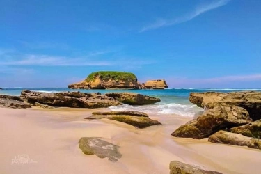 Penyebab Bupati Lombok Timur Usir Pemandu Wisata dan Boatman di Pantai Ekas