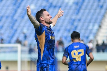 Persib Bangun Kekuatan dari Nol, Marc Klok Pede Incar Gelar Ketiga